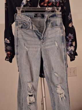 2pcs.BUNDLE:  Hollister Distressed Jeans(24R)  & American Eagle Size XS Blouse.